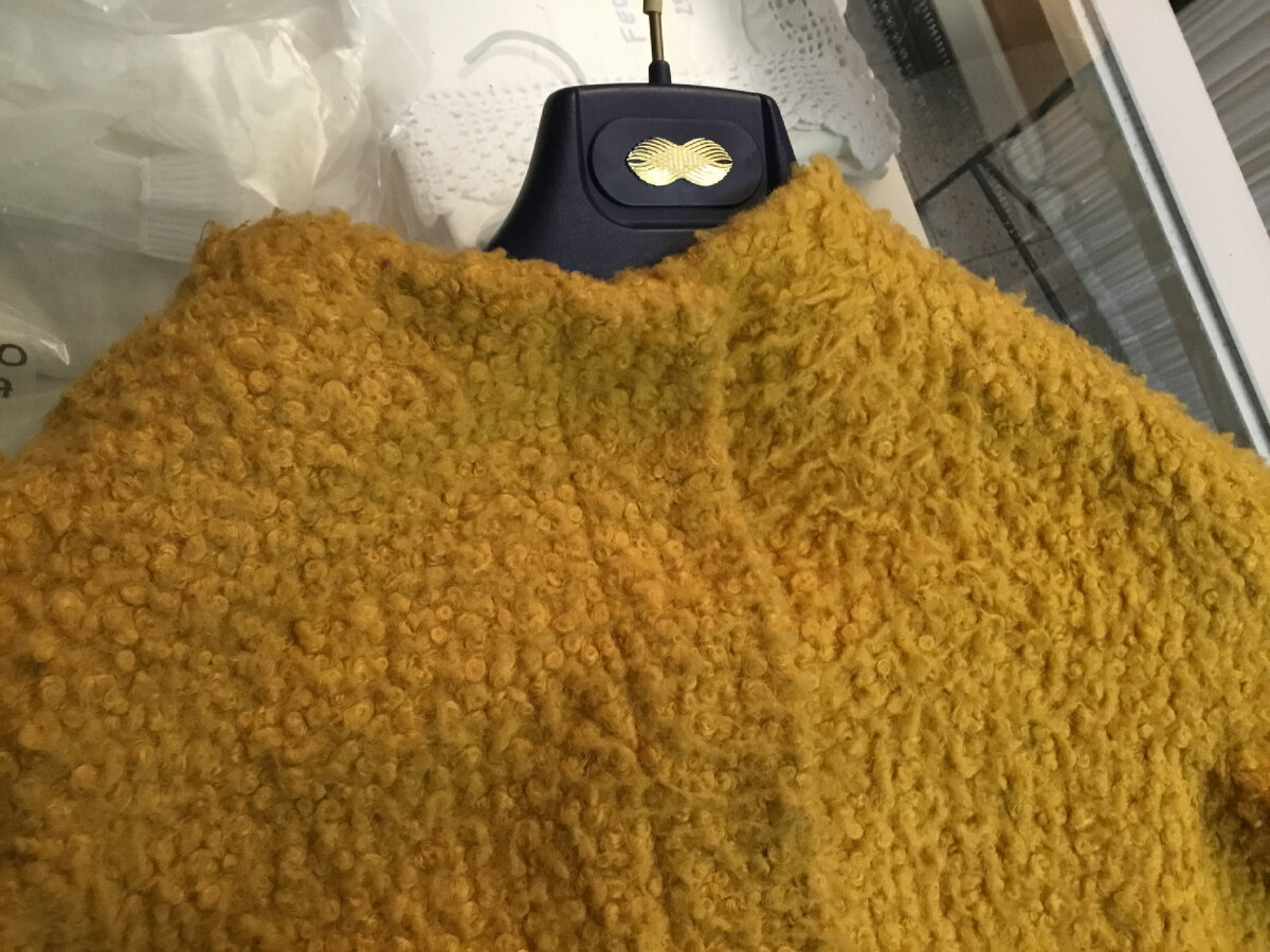 Цельнокроеный также воротник-стойка. 