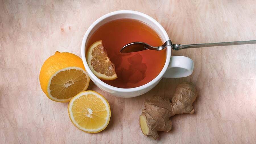 Настой шиповника и чай из корня имбиря помогут укрепить иммунитет на исходе зимы, когда организм ослаблен из-за холода. Об этом 24 февраля рассказала телеканалу RT диетолог Наталия Гридина.