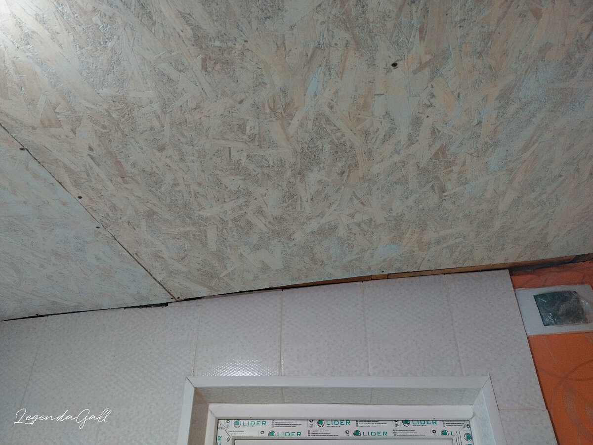 Над щитком небольшая щель, закроется пластиком