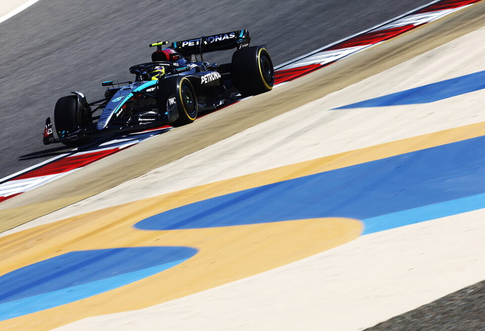   «Пока мы не там, где хотим быть». Льюис Хэмилтон – о форме Mercedes на тестахLAT Images / Mercedes