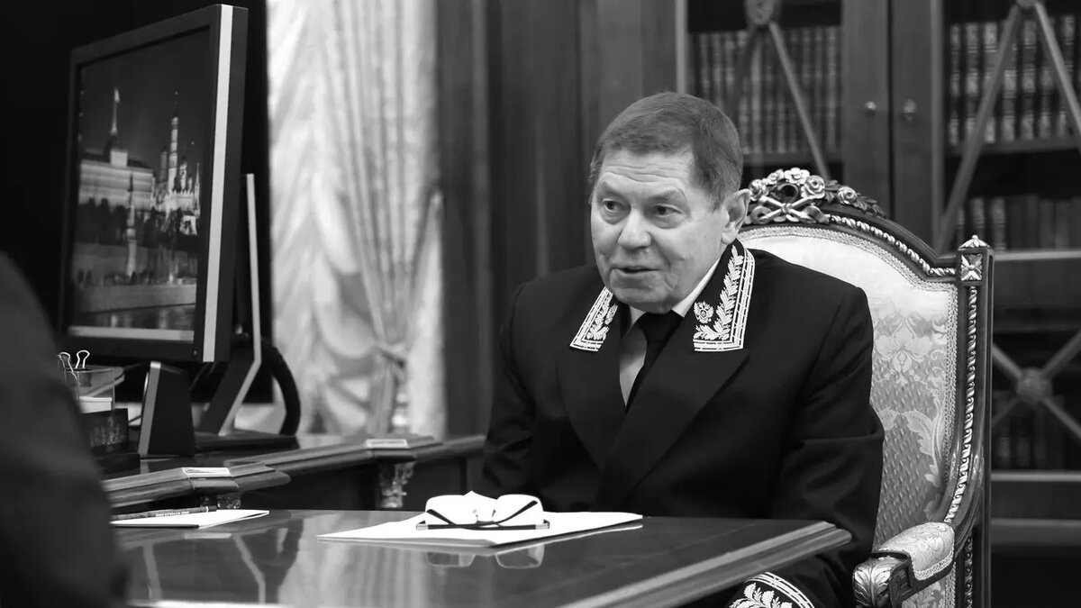     В Москве накануне, 23 февраля, скончался председатель Верховного суда страны Вячеслав Лебедев. Он ушел на 81-м году жизни. Такую информацию сообщили в пресс-службе фемиды.