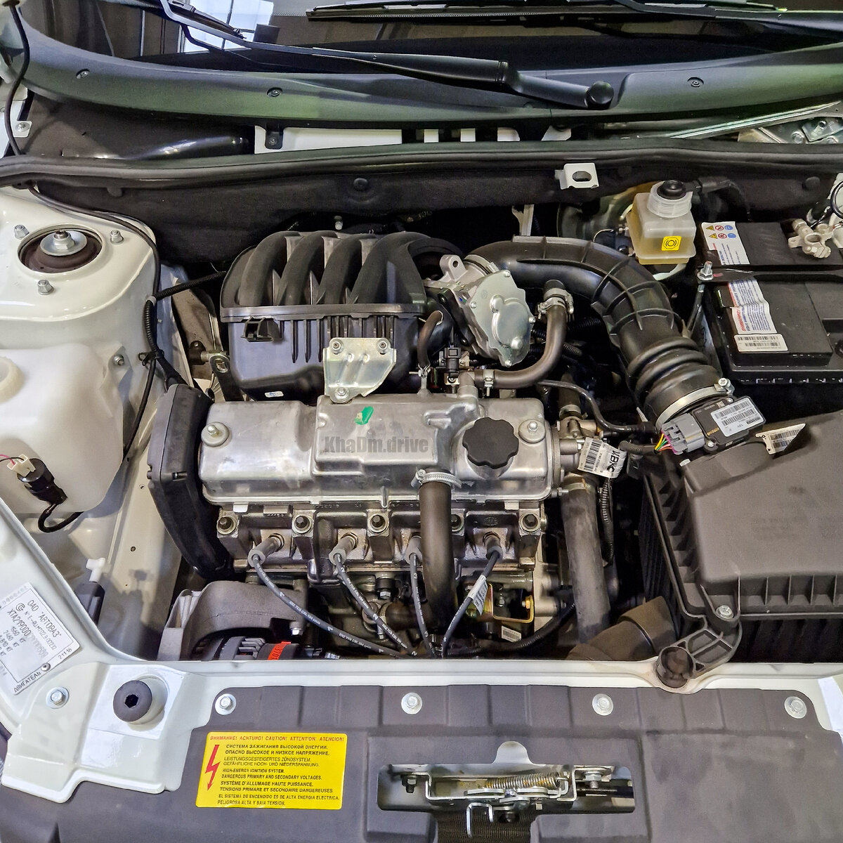 Двигатель ВАЗ-11186! Гордость верхней комплектаций авто и новинка ВАЗа! Здесь установлена облегчённая поршневая, по сравнению с базовым ДВС. Отныне его мощность 87 л.с. и 140 Н*м.