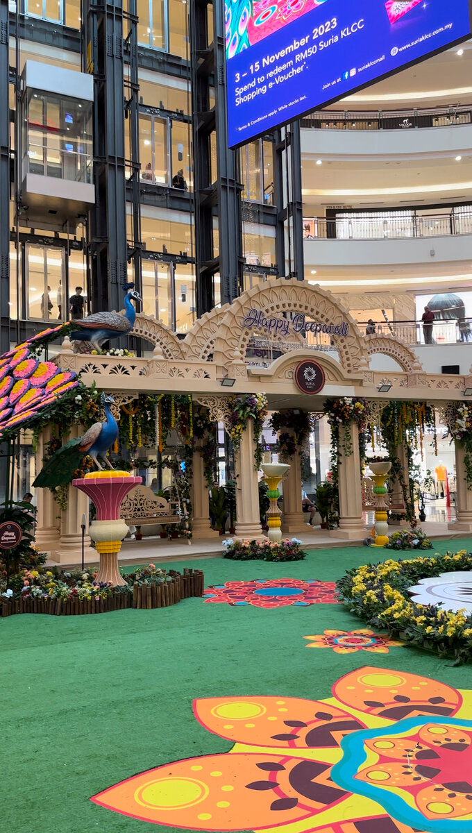 Украшение ТЦ к празднику Дипавали