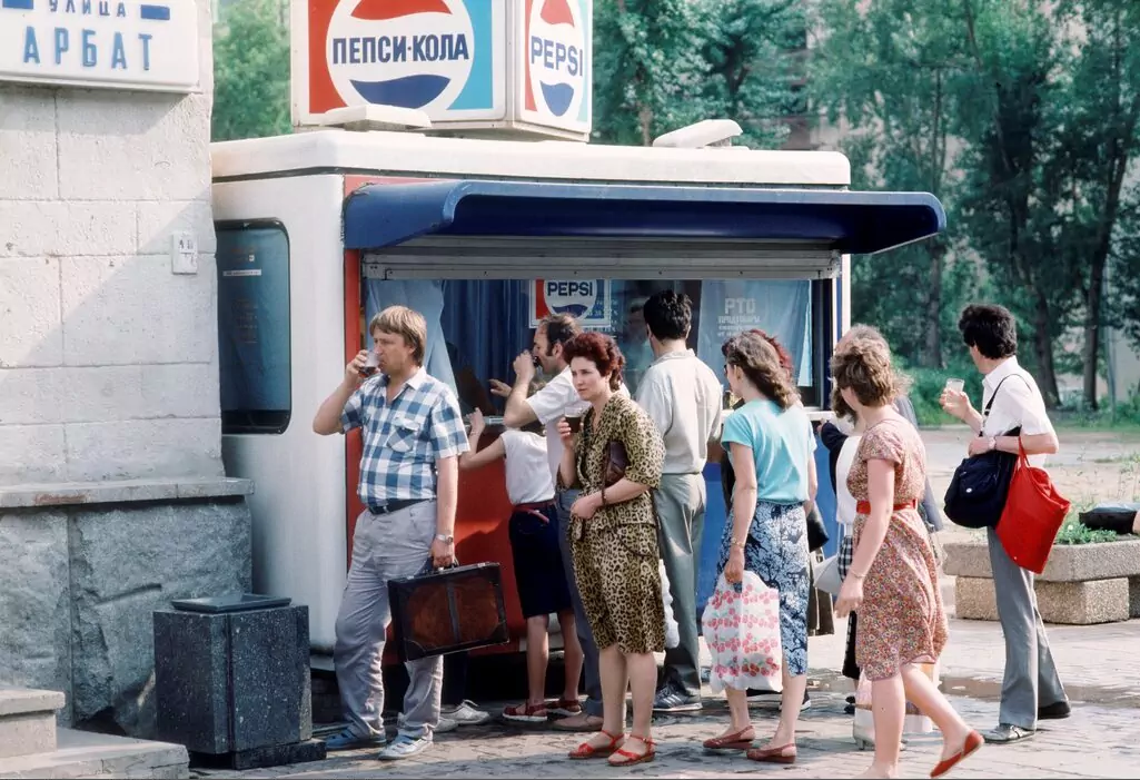 Пепси в киоске у метро Арбатская