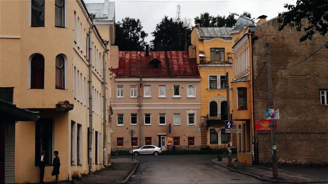 Стихи о москве. Загадка со словом коллектив. Загадка в каком городе. Загадка про имя. Загадка в каком городе.