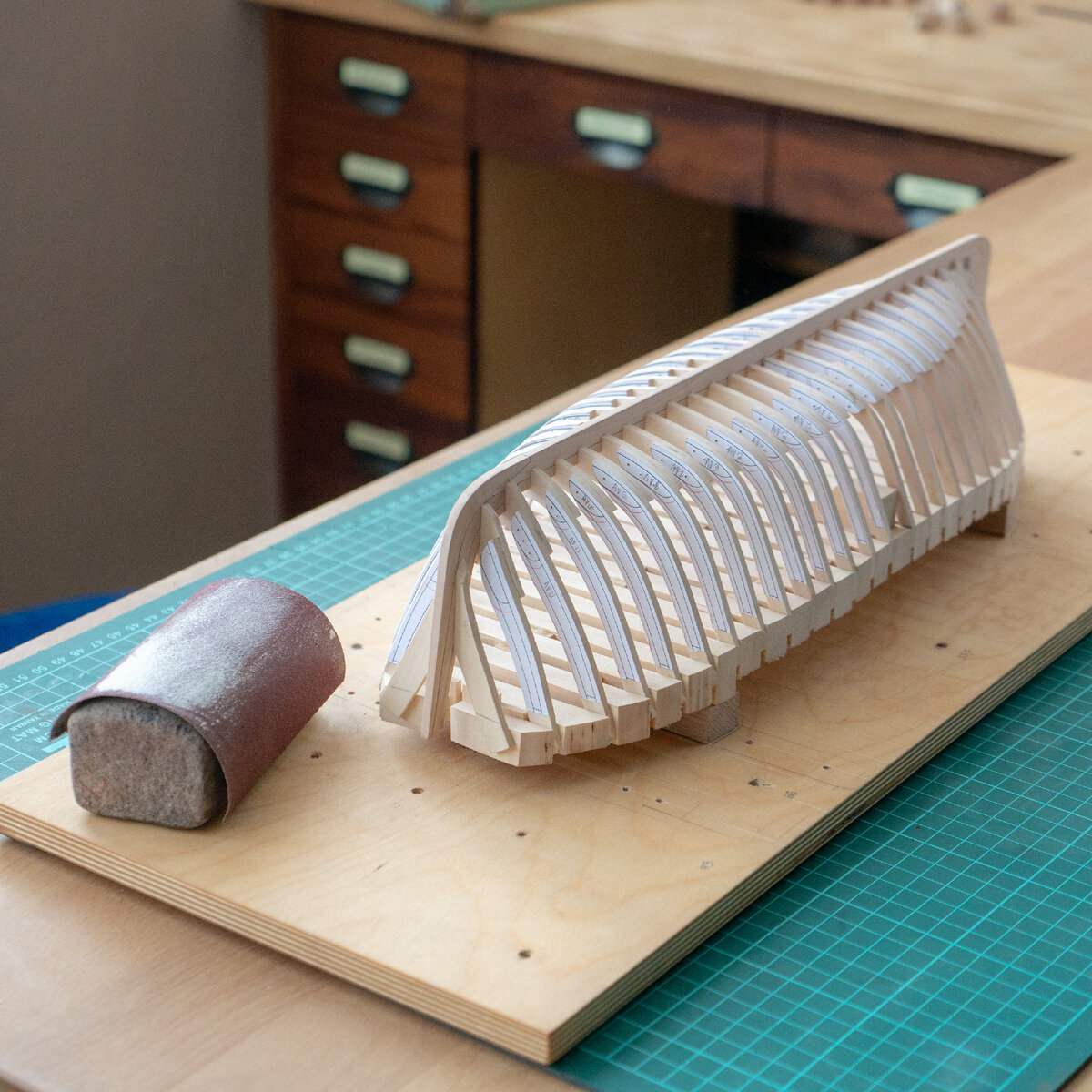 Каркас модели установленный на фанерное основание.