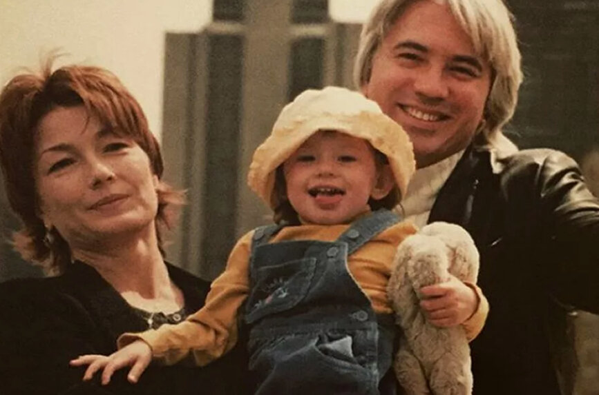 Первый брак принёс Дмитрию немало проблем. Фото: Pinterest