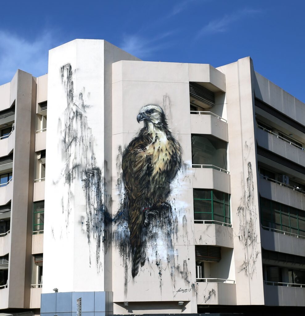 Этот мурал Хуа Тунаня находится в Дубаи