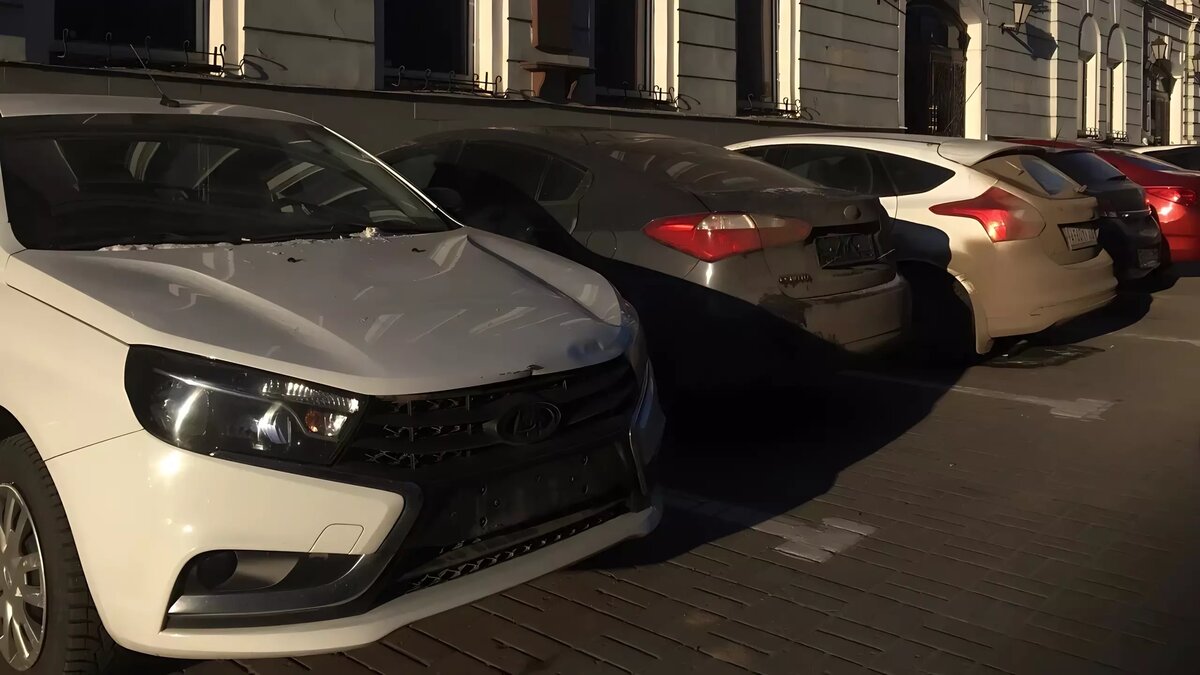     Жители Казани поинтересовались, где в городе есть перехватывающие парковки. Их возмущало, почему в столице Татарстана нет таких мест рядом с метро. Об этом горожане написали в комментариях в Telegram-канале мэрии.