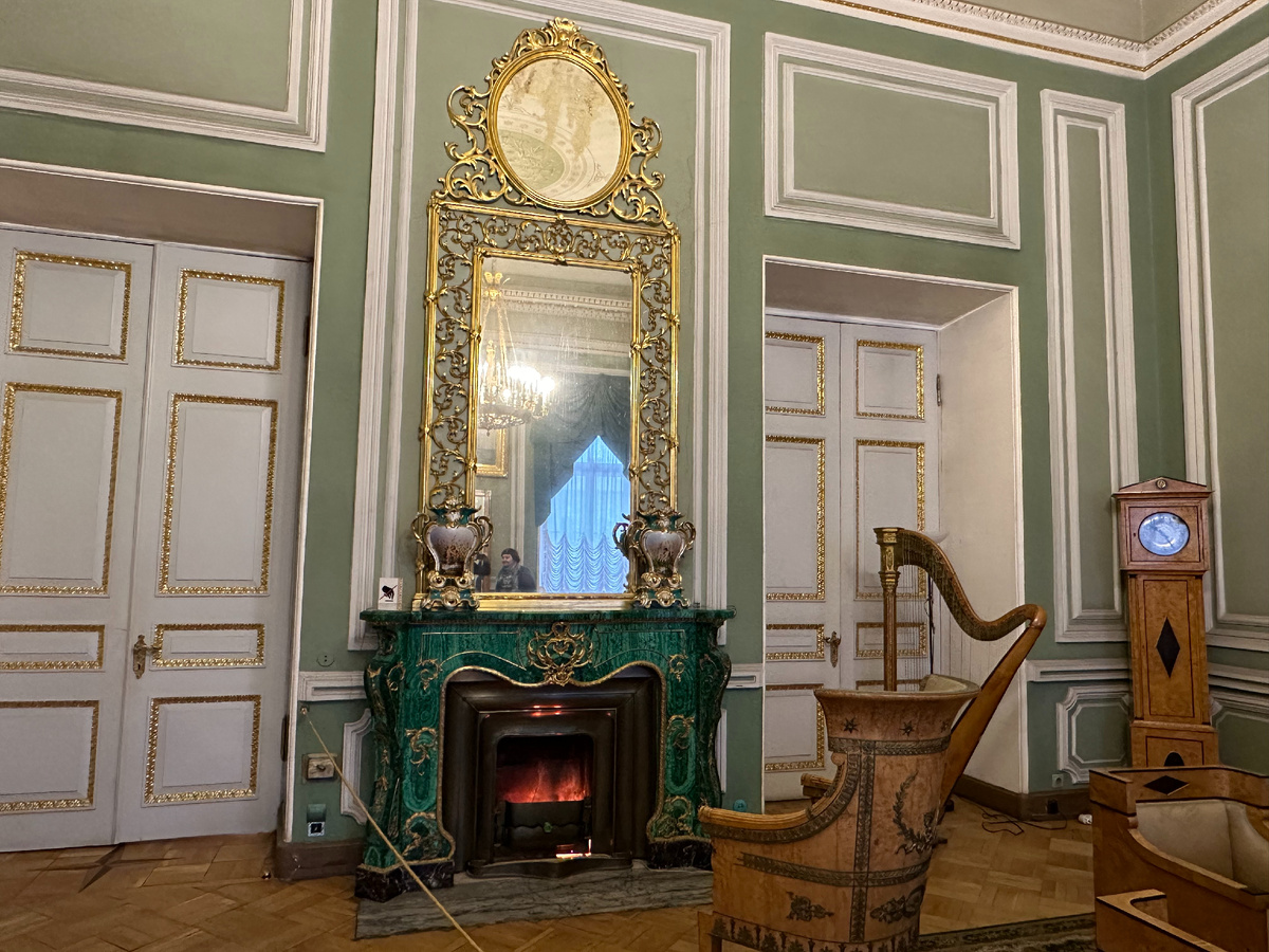 Алая пунцовая заря. Бордовый природа. Красный закат. Любовь романтика. Кроваво красное солнце.