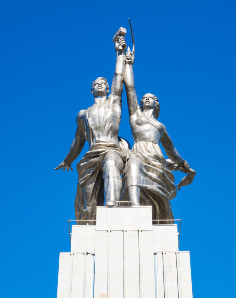 Рабочий и колхозница. Архитектор В. Мухина. 1937 г