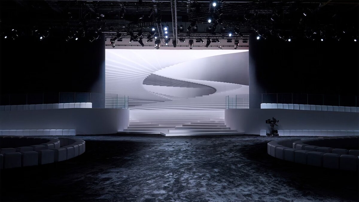 Декорации к показу versace fall-winter 2024. Источник: интернет