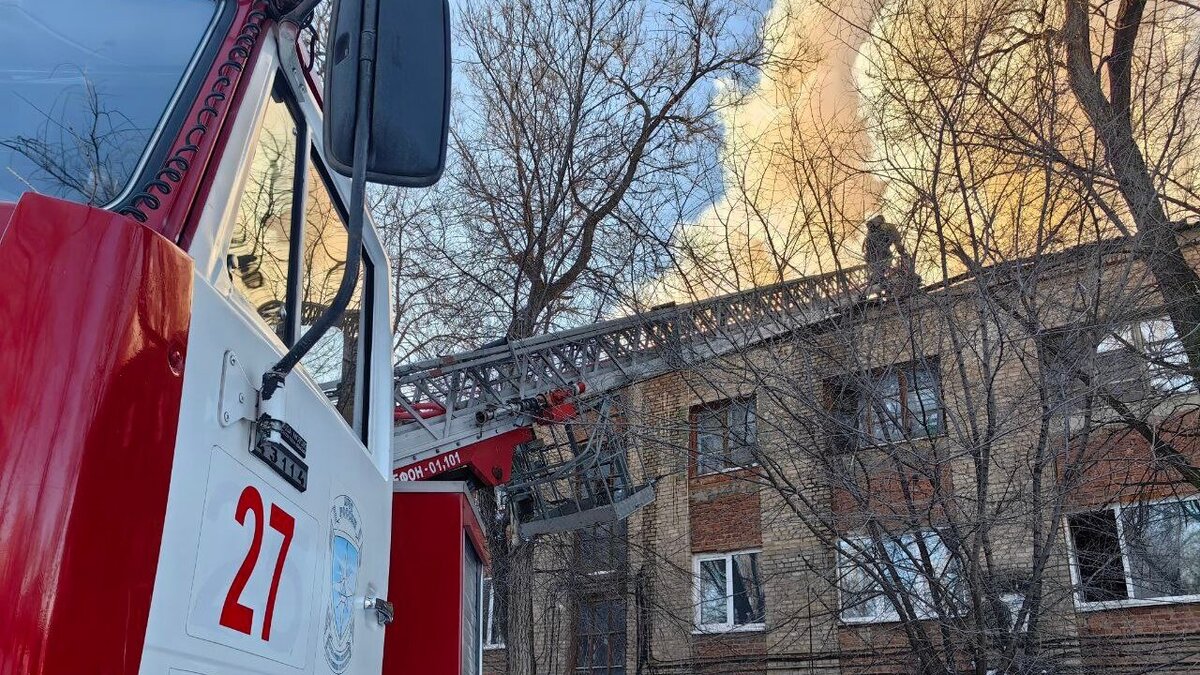    В Летном городке Энгельса 8 пожарных расчетов тушили два домаНовости Саратова и области – Сетевое издание «Репортер64»