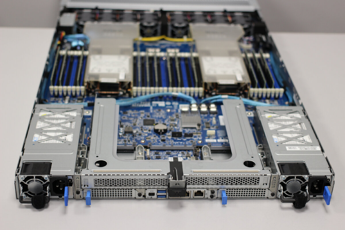 Аренда сервера включает в себя широкий спектр преимуществ для бизнеса и индивидуальных пользователей. С другой стороны, она может повлечь за собой проблемы с безопасностью данных и меньший контроль над инфраструктурой, а также потенциально высокие эксплуатационные расходы в долгосрочной перспективе.