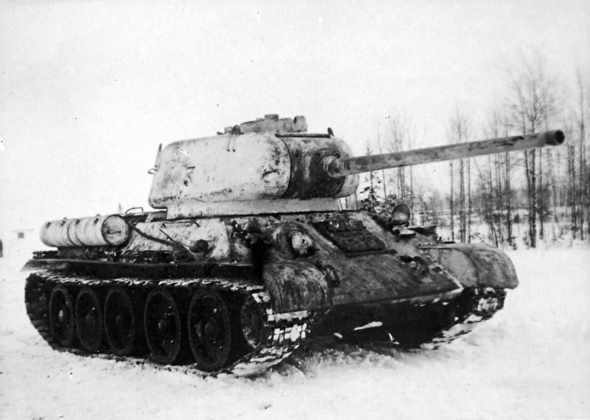 Советский средний танк Т-34-85 с пушкой Д-5Т