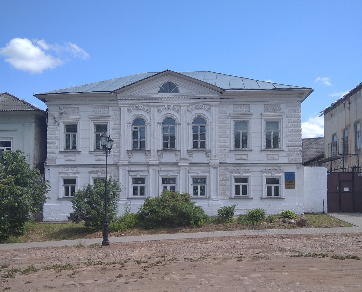 Улица Карла Маркса. Дом купцов Коровкиных. Начало XIX века