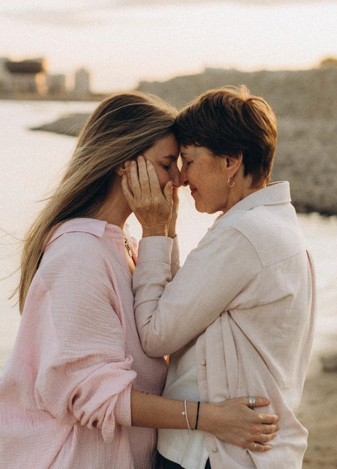 нежность для любимой. ласковых и нежных снов. нежные открытки для любимого мужчины. объятия. два влюбленных сердца.