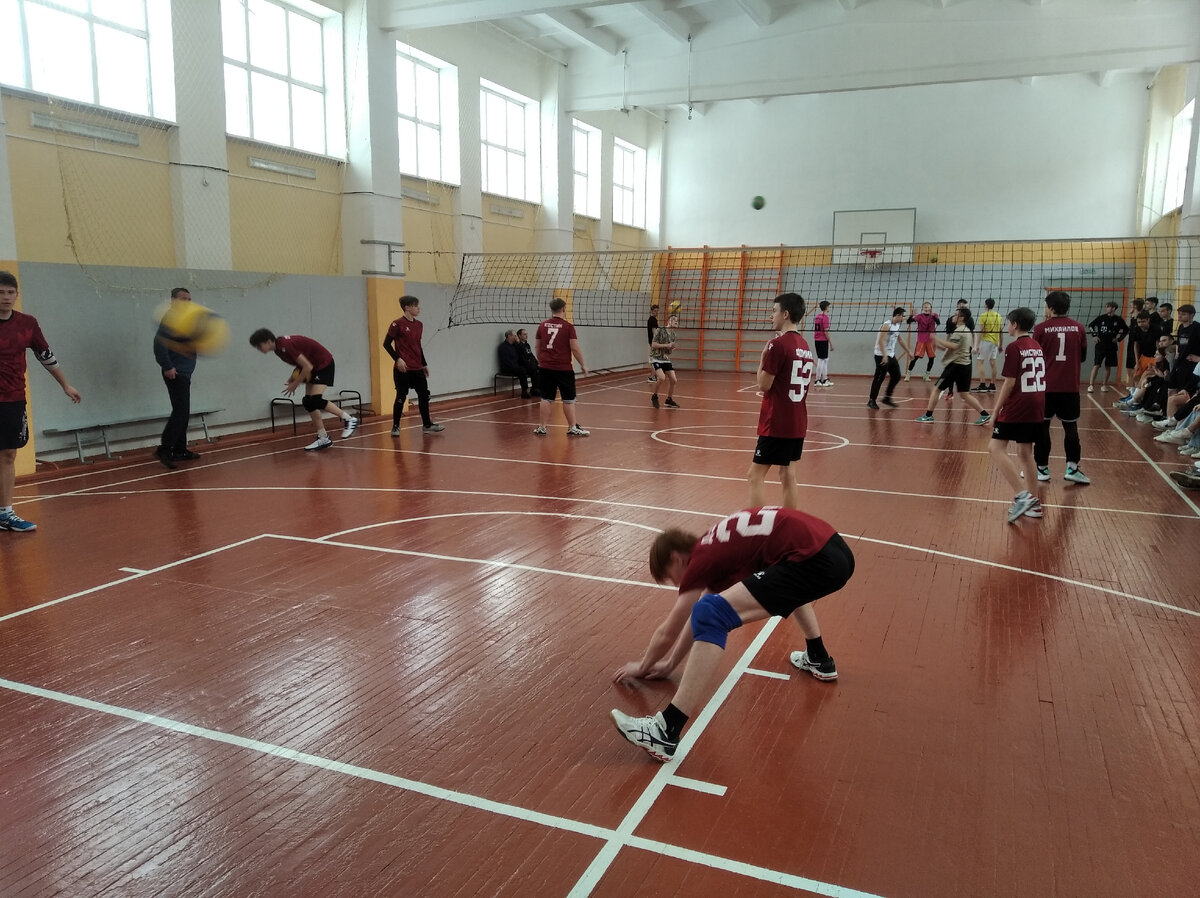 На разминке...