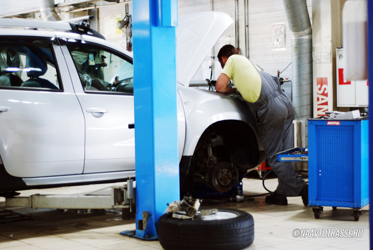 Слить масло на ауди а5. Долив масла авто. Как заменить масло самому. Для заливки трансмиссионного масла. Замена масла.