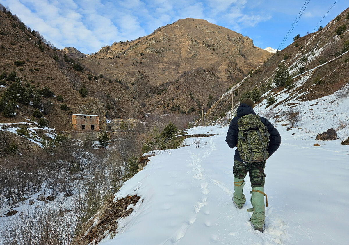 Путь к «Надежде». Промплощадка Згидского рудника. Северная Осетия, пос. Нижний Згид.