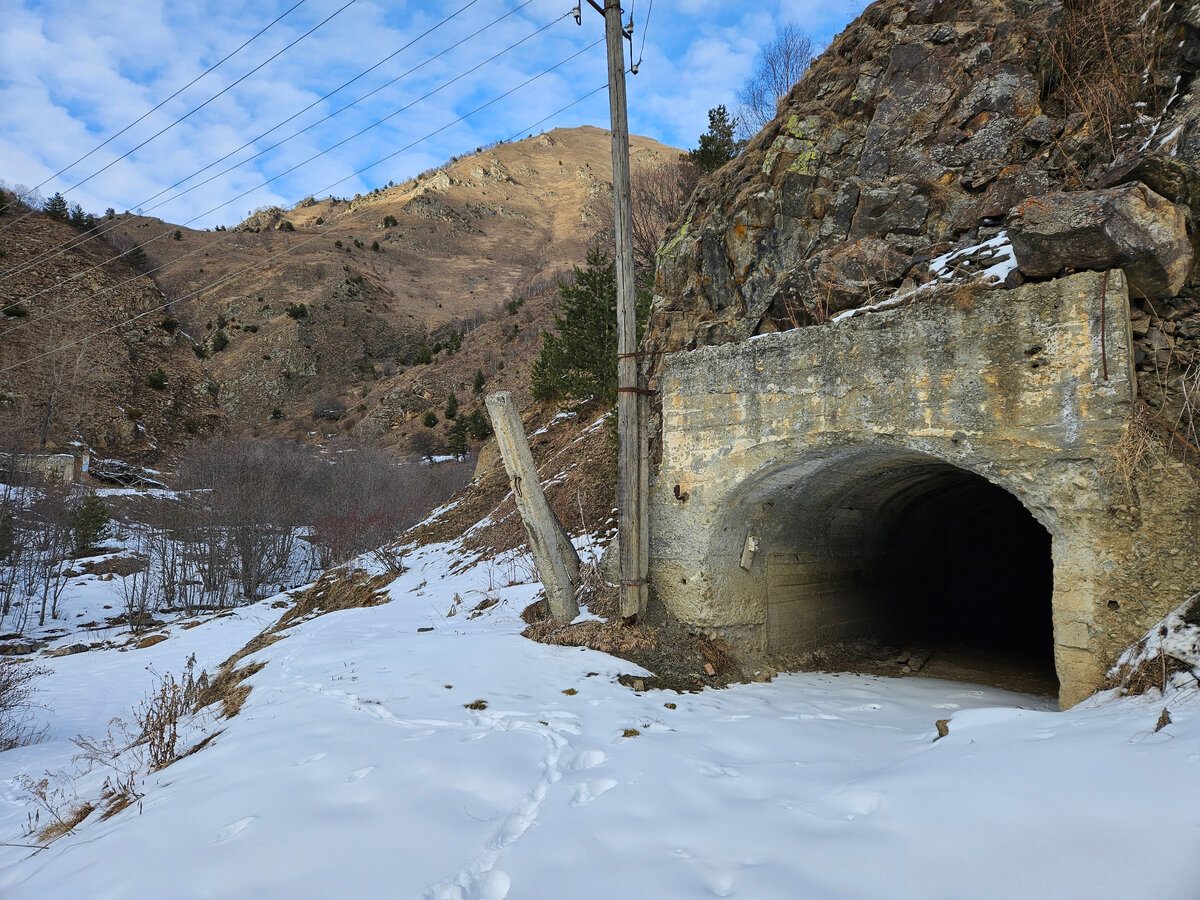Портал на устье штольни «Надежда». Горизонт 1735 м (№6).