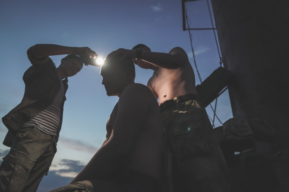 Стрижка в полевых условиях. Херсонский фронт.