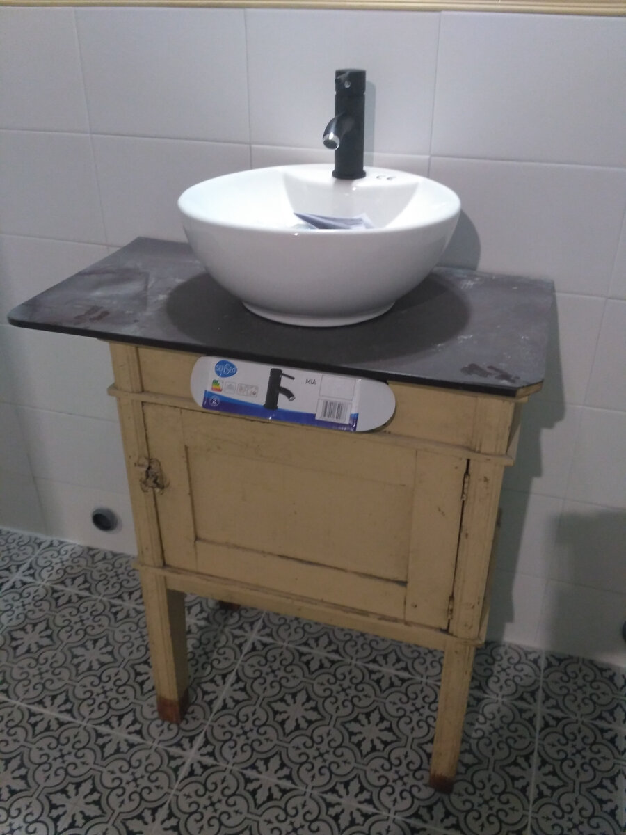 прежний вид тумбочки, делаем примерку