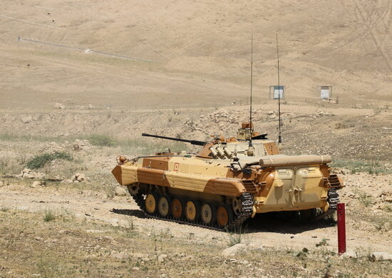 БМП-2 в горных ущельях Таджикистана