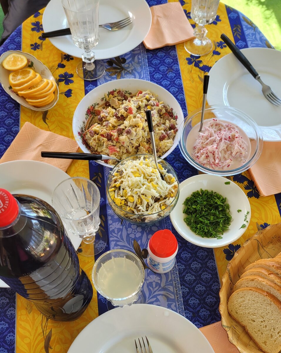 Праздничный стол. Салаты