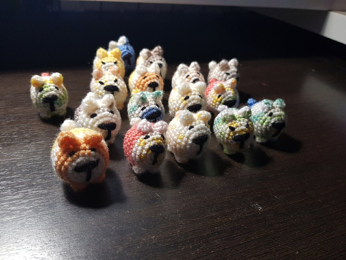 Вязанные котики крючком.