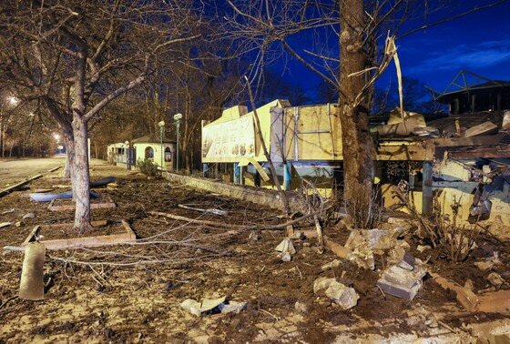    Донецк. Здание ресторана «Аркадия», пострадавшее в результате обстрела Ворошиловского района со стороны ВСУ