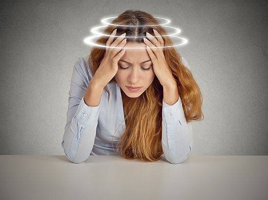 кружится голова и тошнит. тошнит и кружится голова слабость у женщин. приступ мигрени симптомы. головная боль при мигрени симптомы. сильно кружится голова и тошнит причины у женщин.