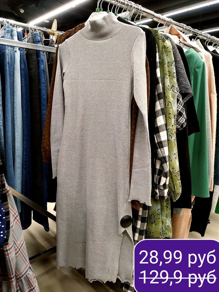 девушка в магазине одежды. секонд хенд одежда. магазин одежды картинки. девушка с пакетами. картинки для торговли одеждой.