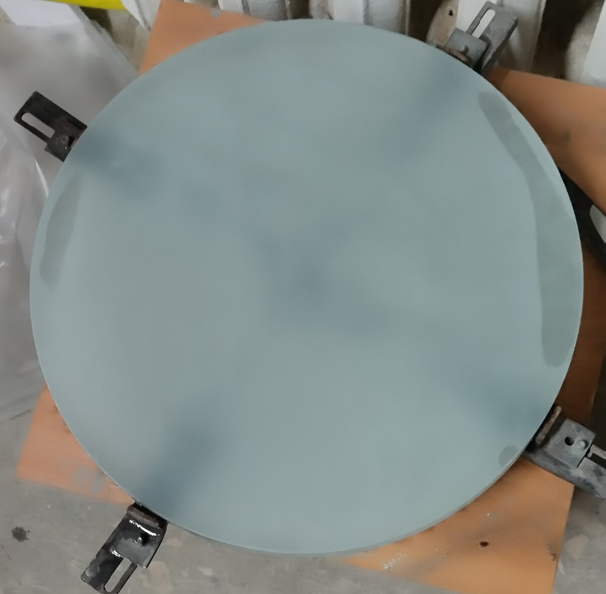 Поверхность зеркала почти готова.