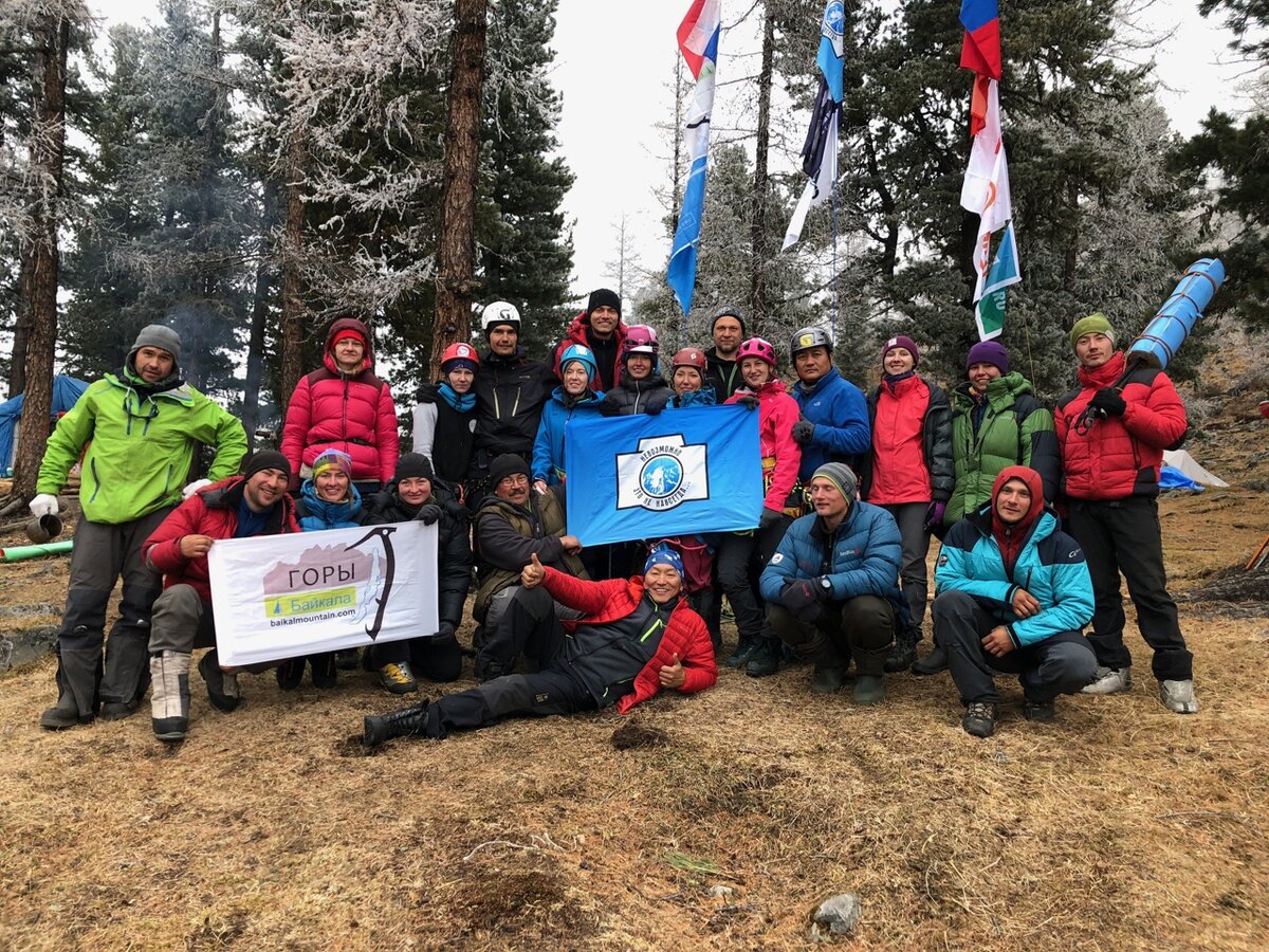 Несколько замученные, но довольные. К сожалению, с июля 2023 года погибли Надя Оленёва и Катя Репина (сидят слева), а вот теперь и Женя.