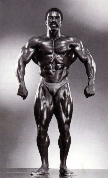 Тренировка на все мышцы в зале. Схема тренировки на спину в тренажерном зале. Прокачка широчайших мышц спины штангой. План тренировки в тренажерном зале на бицепс и трицепс. Упражнения на различные группы мышц.