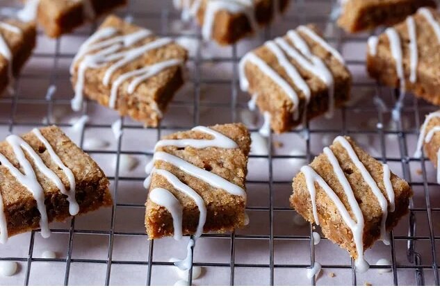 Коричневый пирог. Постный шоколадный пирог. Коричневый рис с овощами. Ореховый пирог с пеканом. Кофе и шоколад.