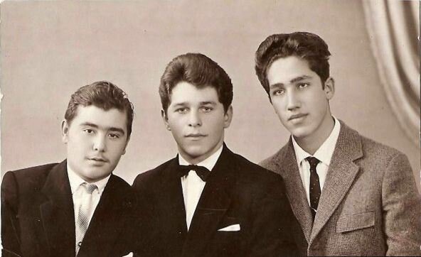 Анатолий Днепров (Гросс) в юности с друзьями-музыкантами.