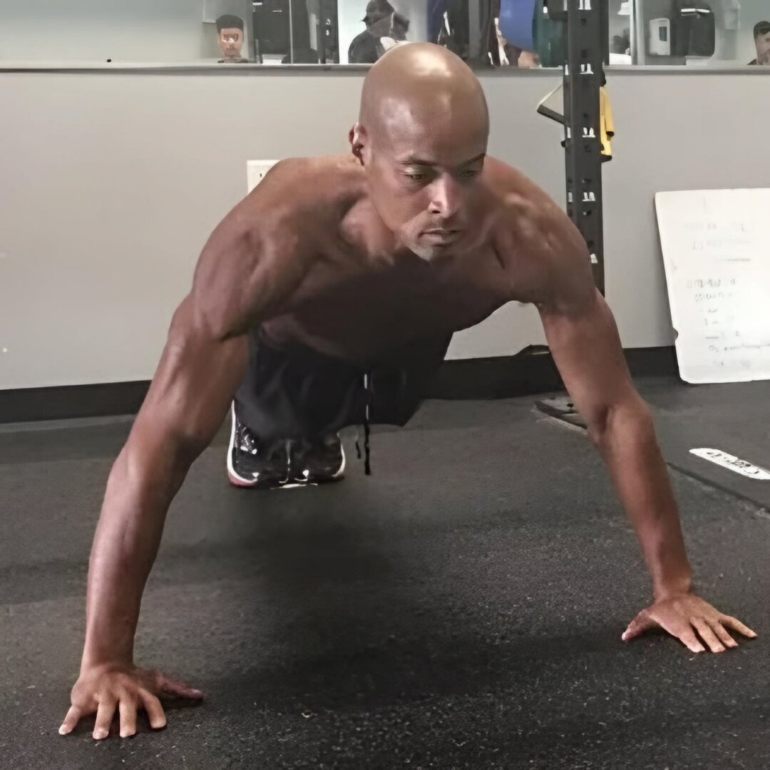 Тренировка братишка широкий. Тренируйтесь братья. Рукопожатие спорт. Тренируйтесь братья. Тренировка с братом.