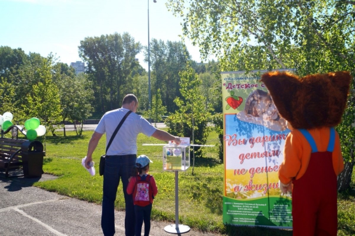    «Наличная» благотворительность практически ушла из обихода.