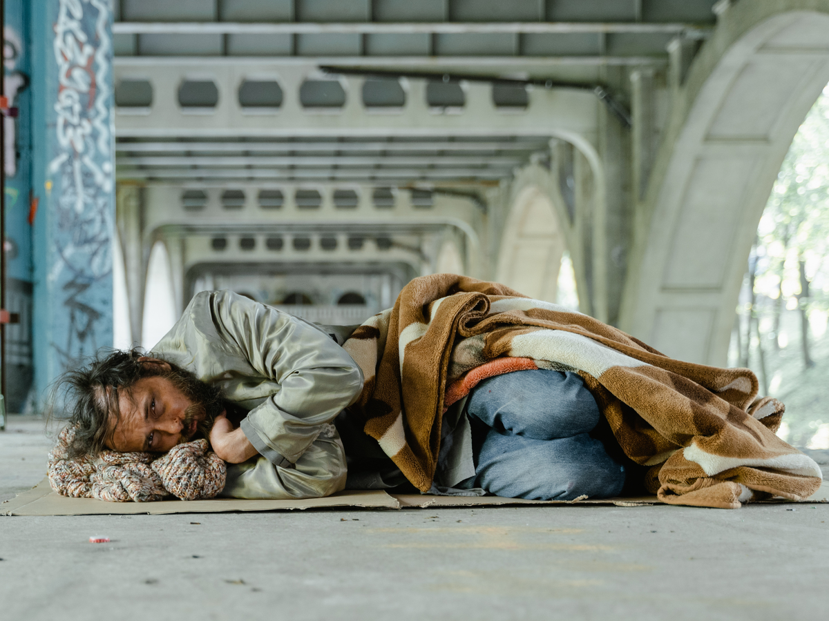 Вынужденная жизнь под мостом – старый, широко распространенный мем