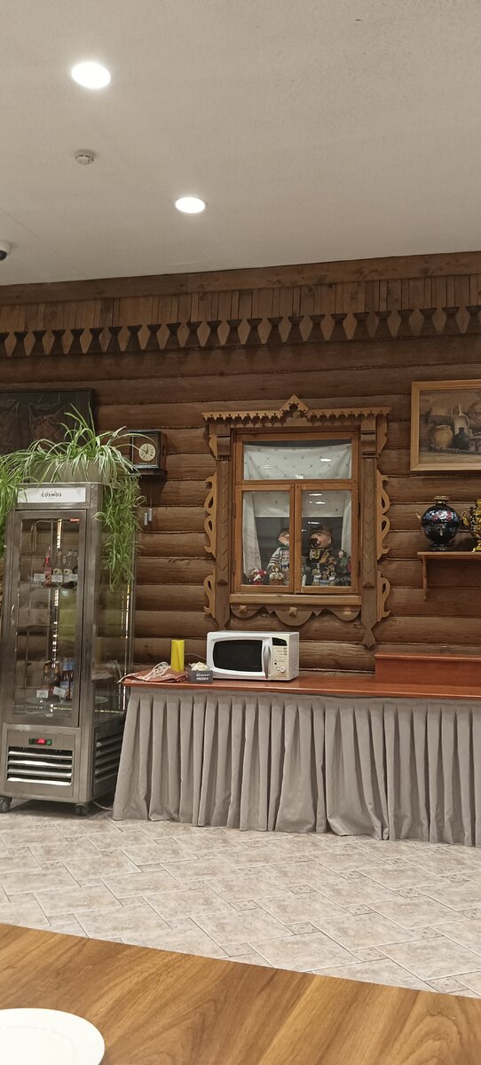 Ресторан "Калинка" оформлен в русском стиле. Фото сделано собственноручно