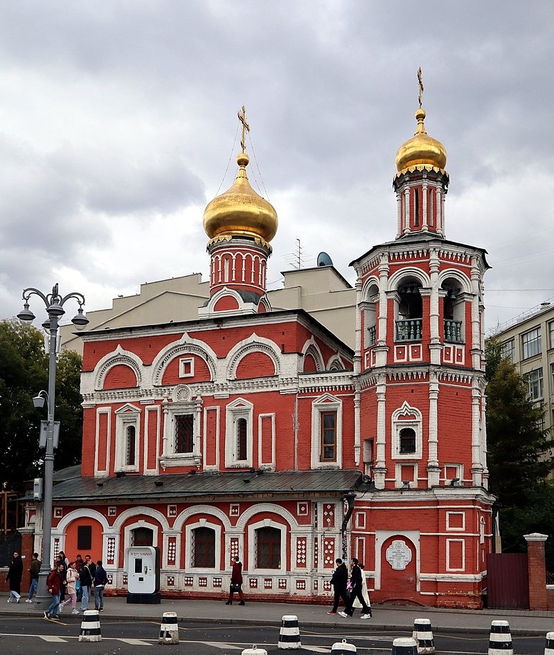 Храм всех Святых на Кулишках. Москва, Славянская площадь, 2 (метро "Китай-город").Основан в 1380 г. Дмитрием Донским.