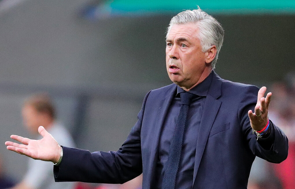 Карло анчелотти футболист. Карло анчелотти тренер. Карло анчелотти тренер реала. Маурицио сарри карло анчелотти. Анчелотти и фергюсон.