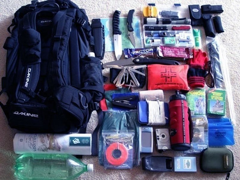 Доброго времени суток уважаемые подписчики и гости канала!Расскажу вам,что входит в ТРЕВОЖНЫЙ ЧЕМОДАН,итак начнем: