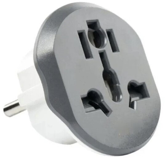 Универсальный переходник, который подходит для большинства розеток. Источник — market.yandex.ru
