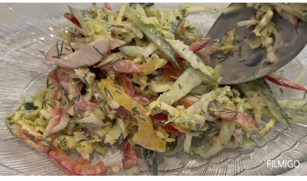 Фото автора. Салат с куриной грудкой и овощами.