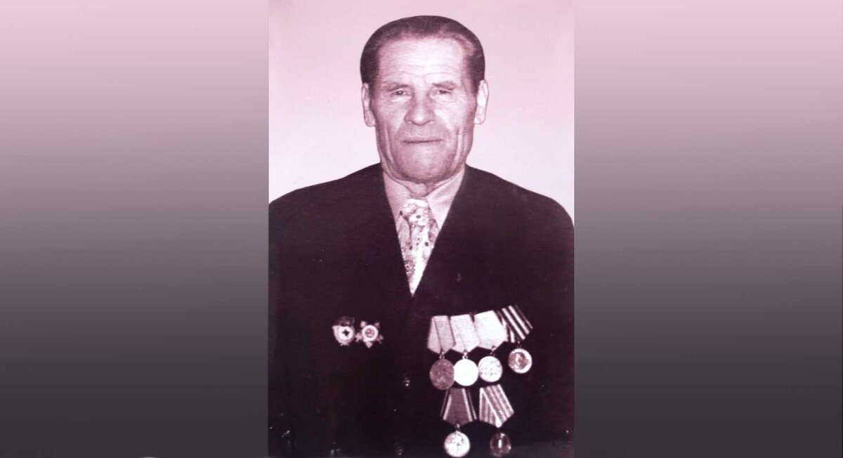 Михаил Васильевич Губин (1910-1997) в годы войны возил грузы по «Дороге жизни», водил «Катюшу»