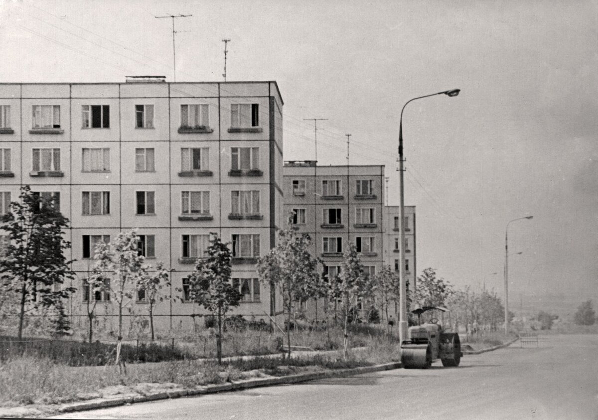 Двор ул новаторов вл40к16с1 фото Автомобили и пятиэтажки: личный взгляд Авто Mail Дзен