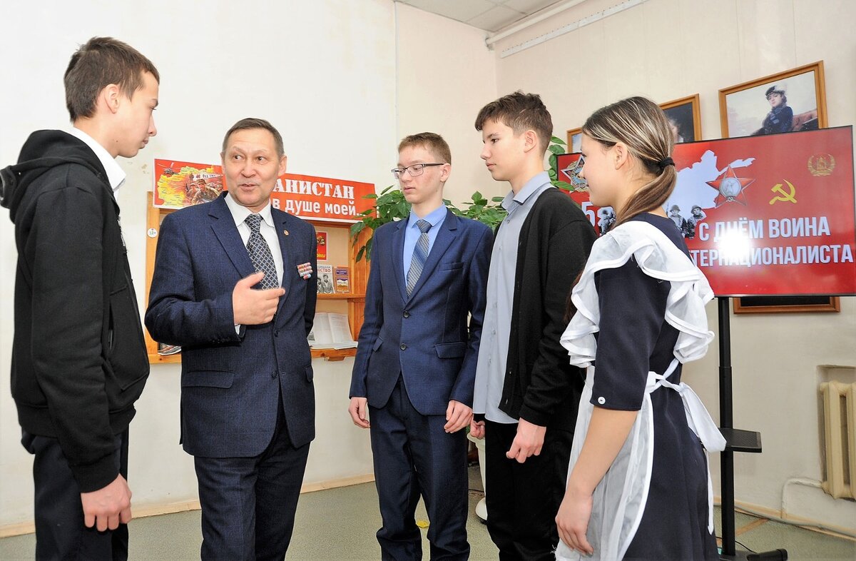 Рафаэль Исхаков на встрече со школьниками. Фото: Ринат РАЗАПОВ